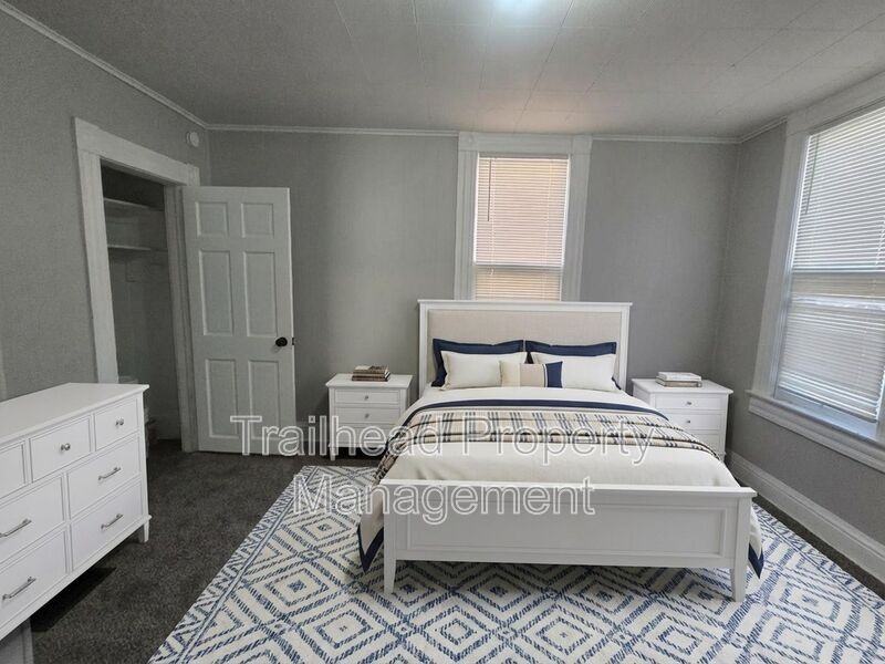 1024 Roosevelt Ave - Photo 3 of 19