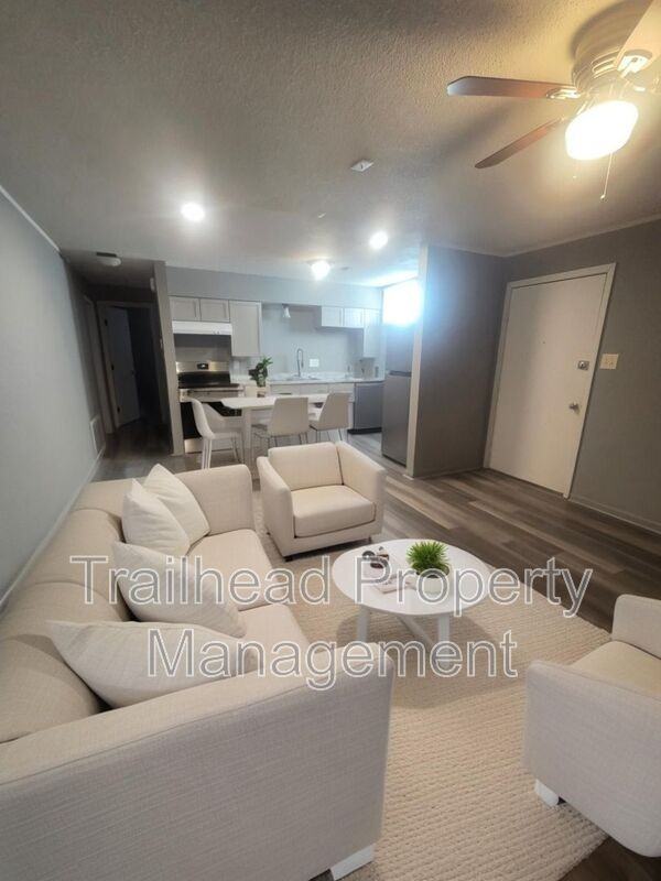 905 Madison St #C - Photo 3 of 14