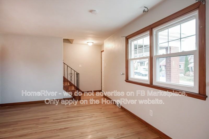 1420 Benton Ave - Photo 4 of 18