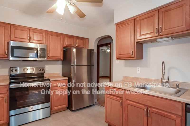 1420 Benton Ave - Photo 6 of 18