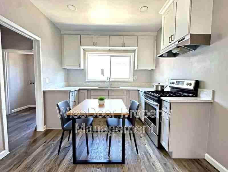 155 W 43rd St #155-43rd - Photo 3 of 18