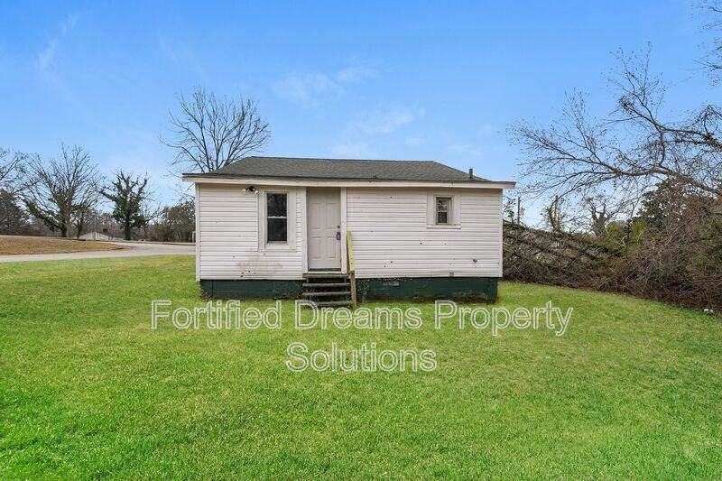 2001 Row St - Photo 5 of 15