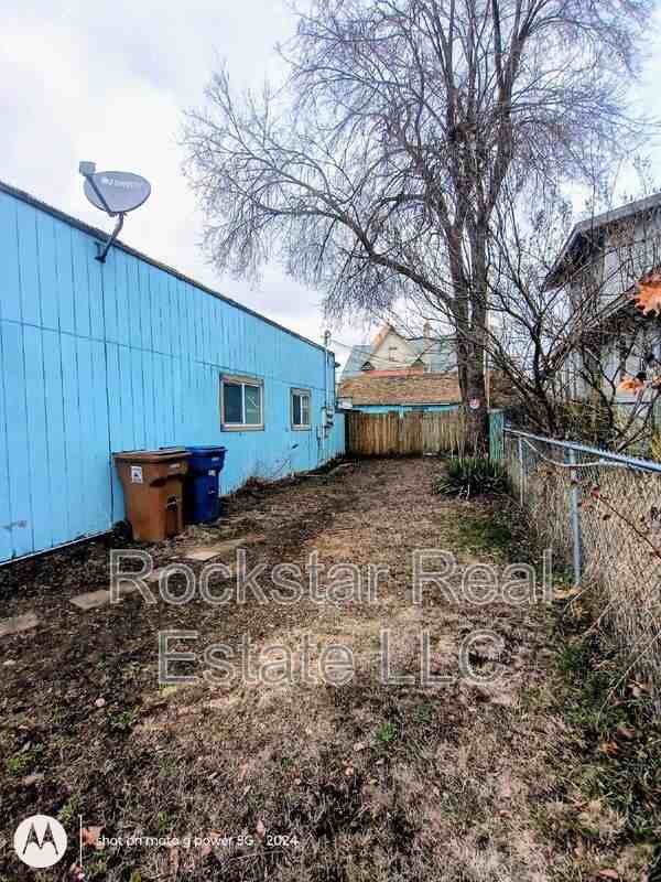 1003 E Illinois Ave - Photo 3 of 16