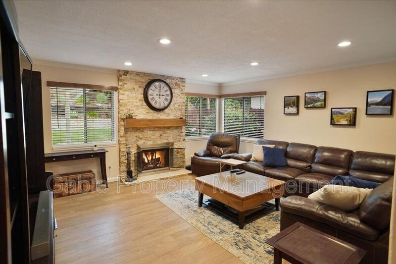 15845 Rosehaven Ln - Photo 4 of 23