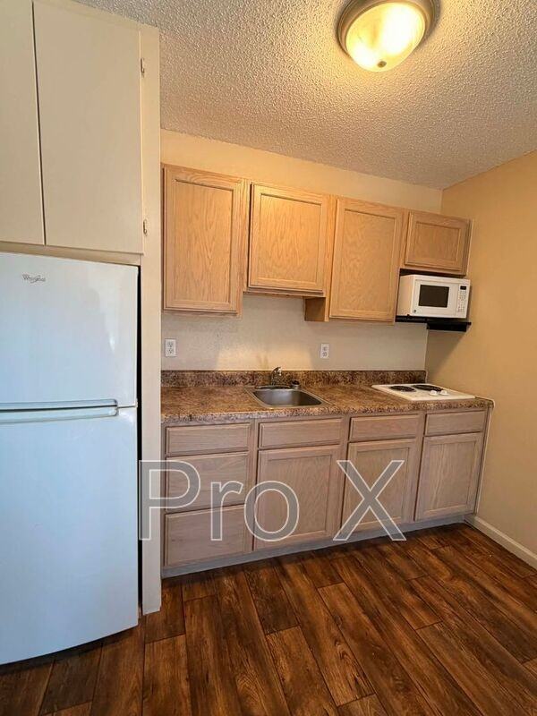 928 Goetz Blvd #14 - Photo 6 of 25