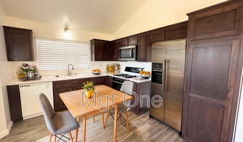 23097 Mansfield Ln - Photo 3 of 20