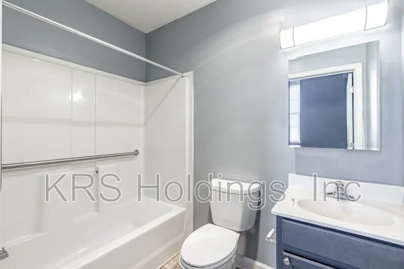 1411 Bainbridge St #214 - Photo 3 of 10