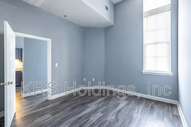 1411 Bainbridge St #214 - Photo 5 of 10