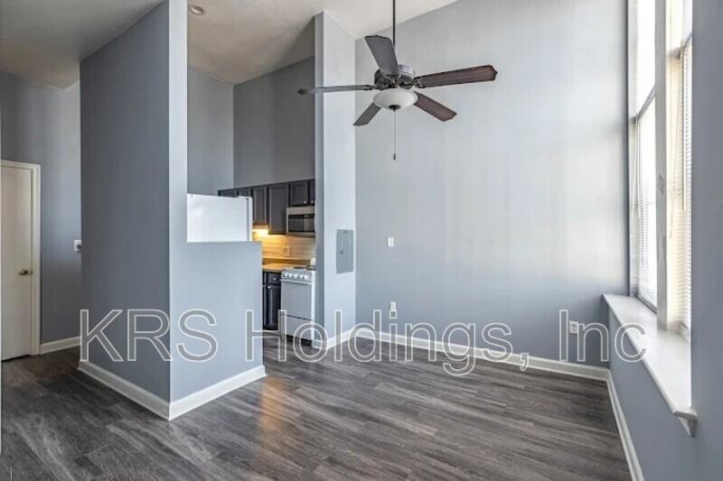 1411 Bainbridge St #200 - Photo 4 of 10
