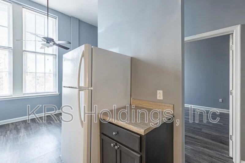1411 Bainbridge St #200 - Photo 5 of 10