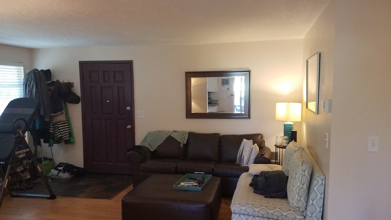 8057 N Burlington Ave #8059 - Photo 2 of 10