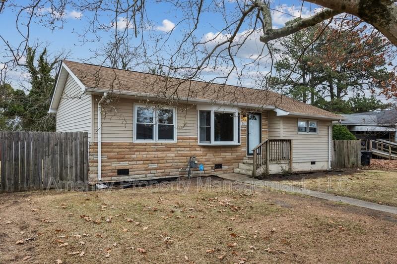 511 Henderson St - Photo 3 of 27