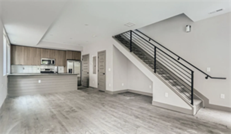 1565 King St - Photo 2 of 6