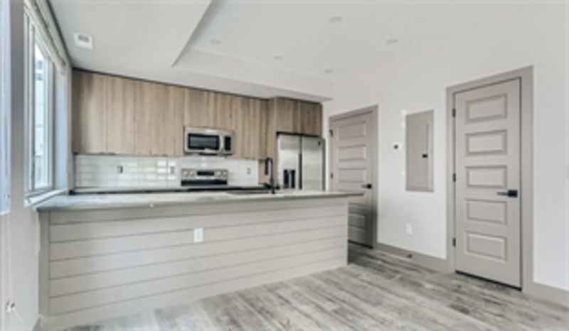 1565 King St - Photo 3 of 6