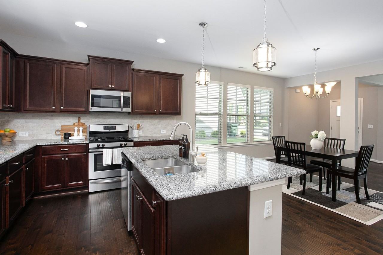 1135 Metropolitan Dr - Photo 7 of 20