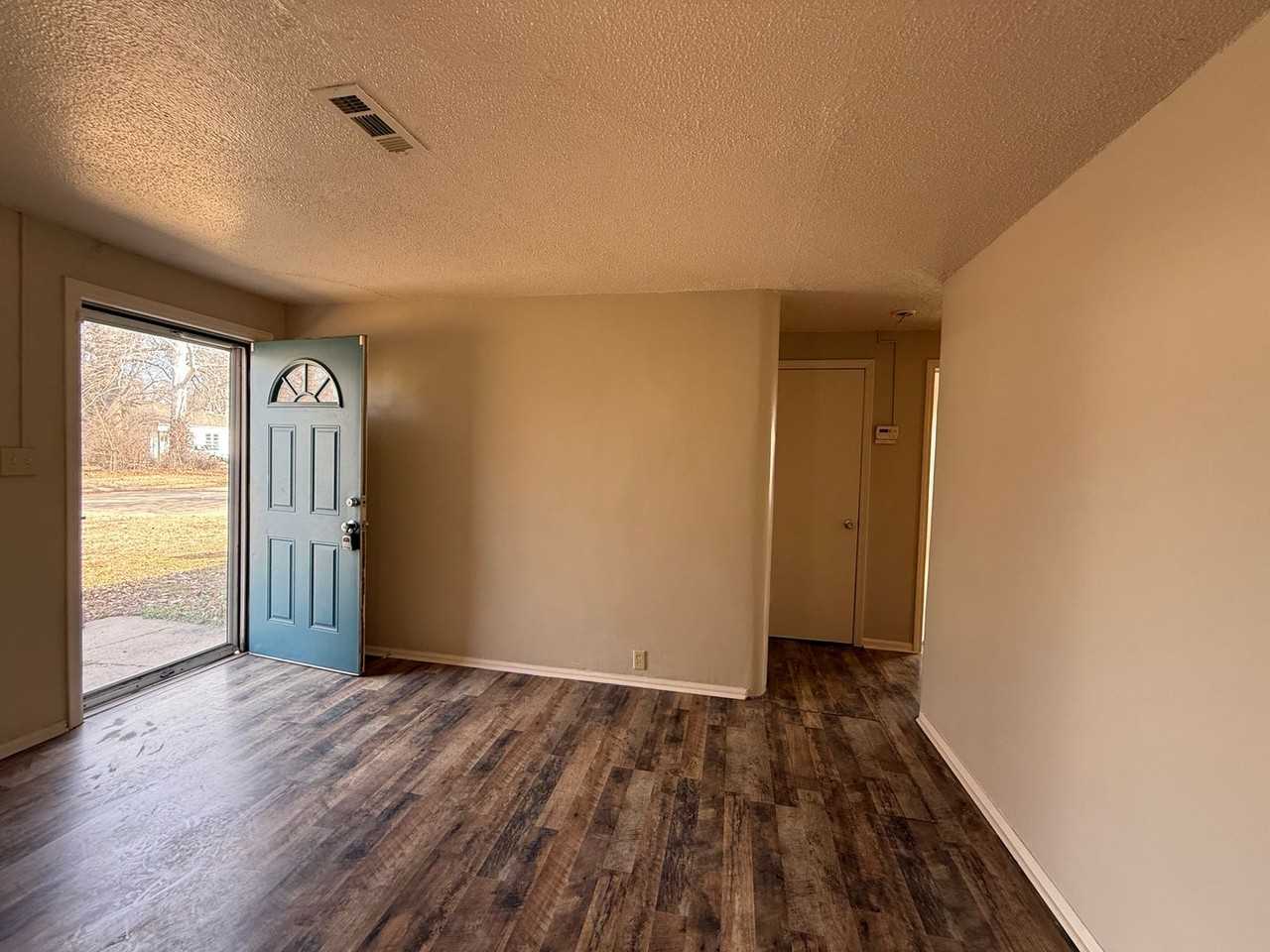 1809 E Bayley St - Photo 2 of 14