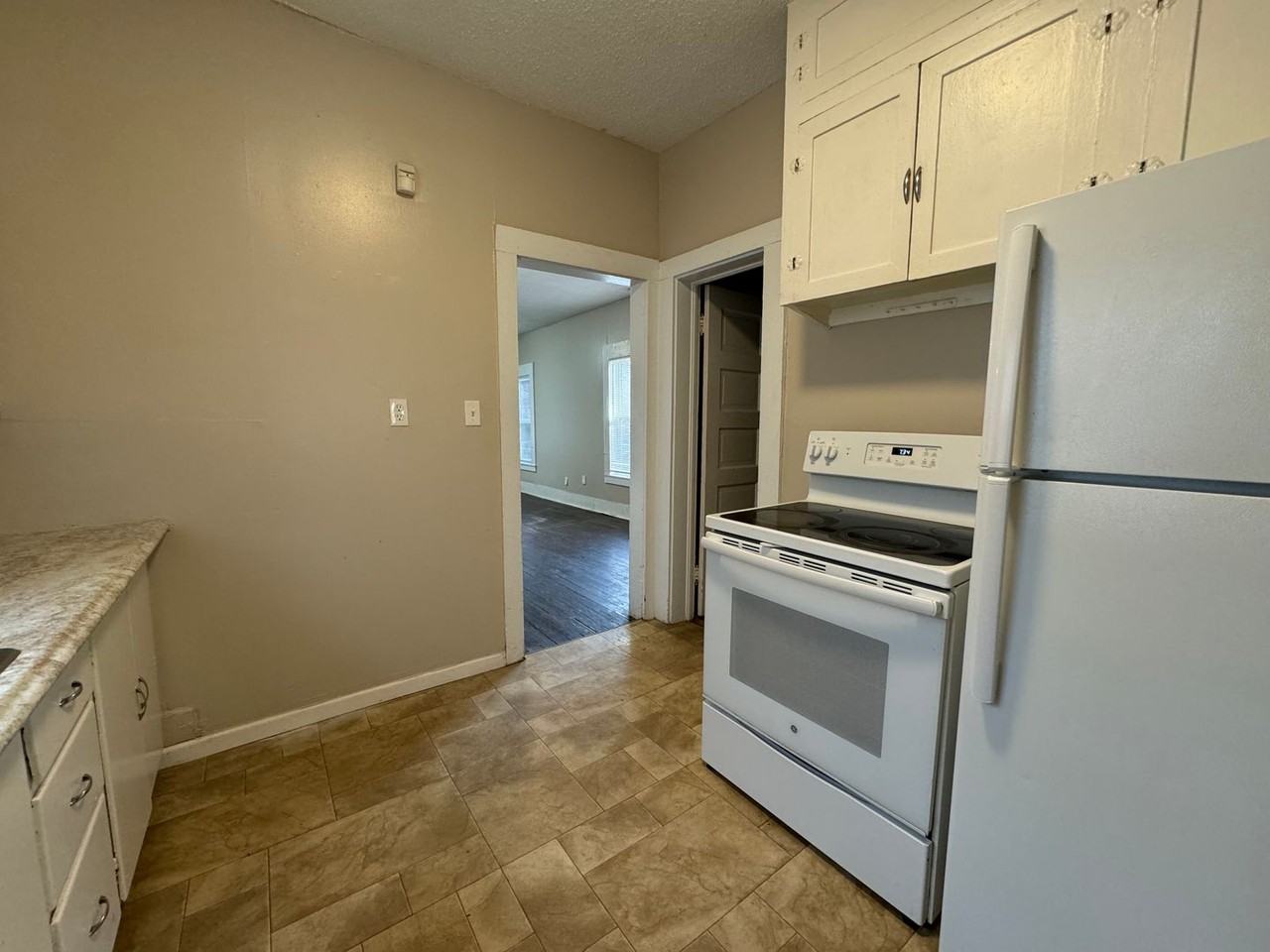 1511 S Hydraulic St - Photo 4 of 9