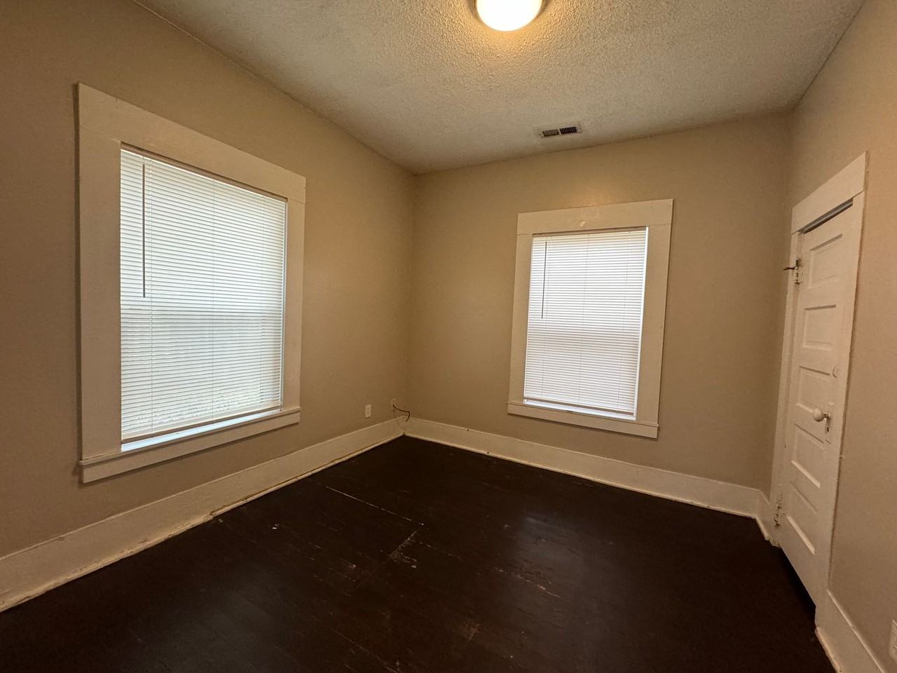 1511 S Hydraulic St - Photo 6 of 9