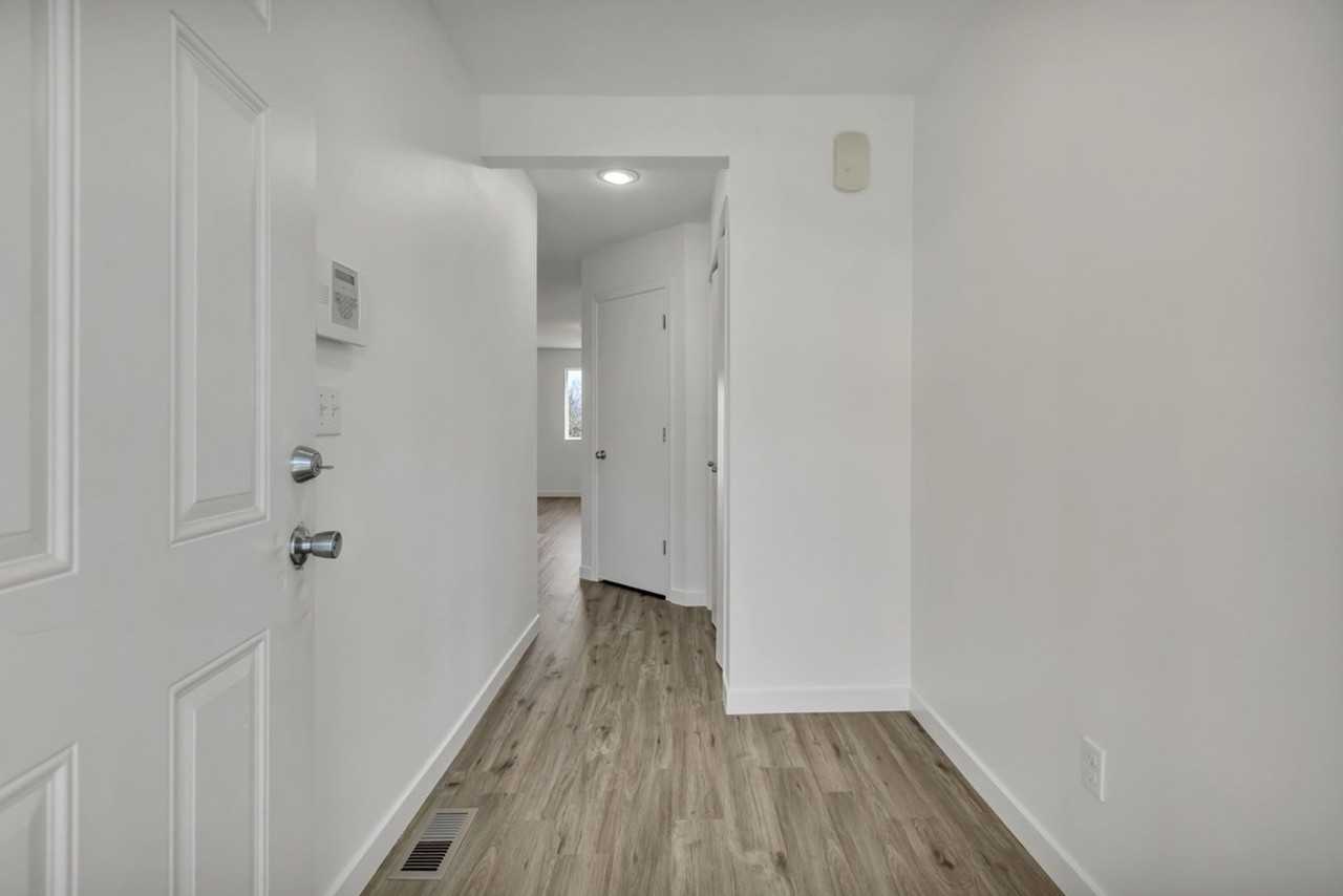 9829 28th Ave Se - Photo 3 of 23