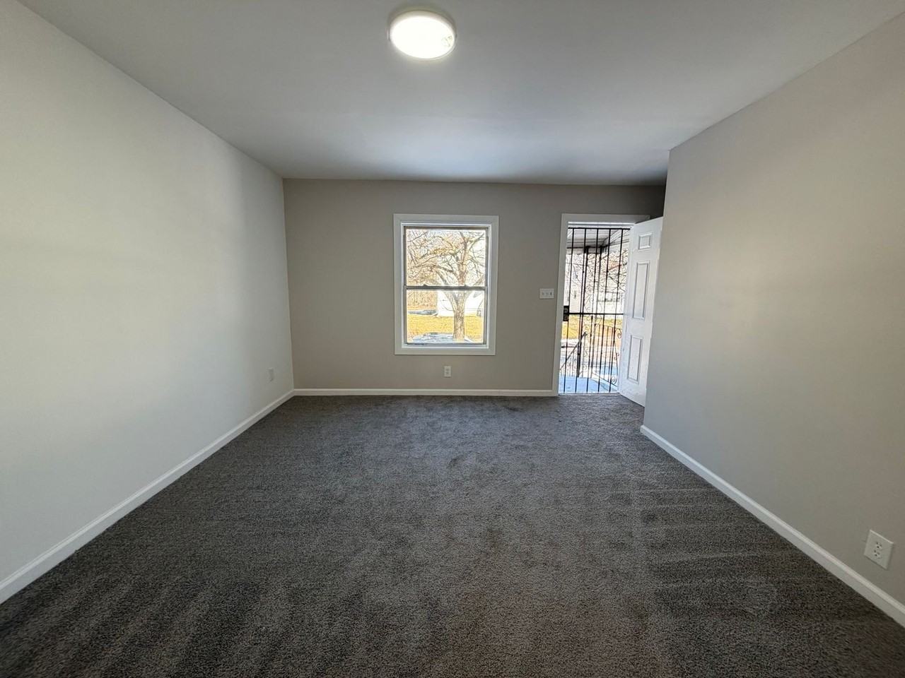 918 Bye St - Photo 3 of 13