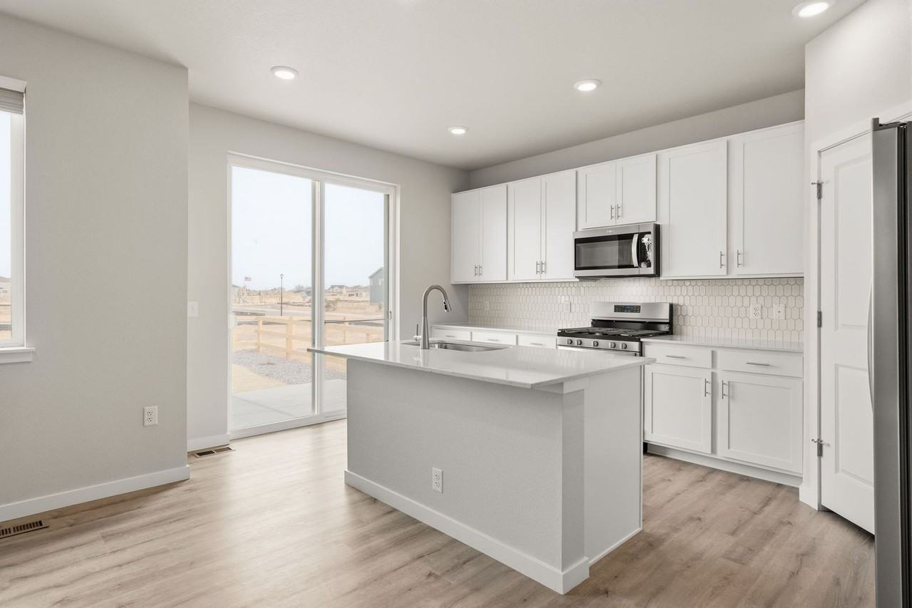 910 Hummocky Way - Photo 3 of 28