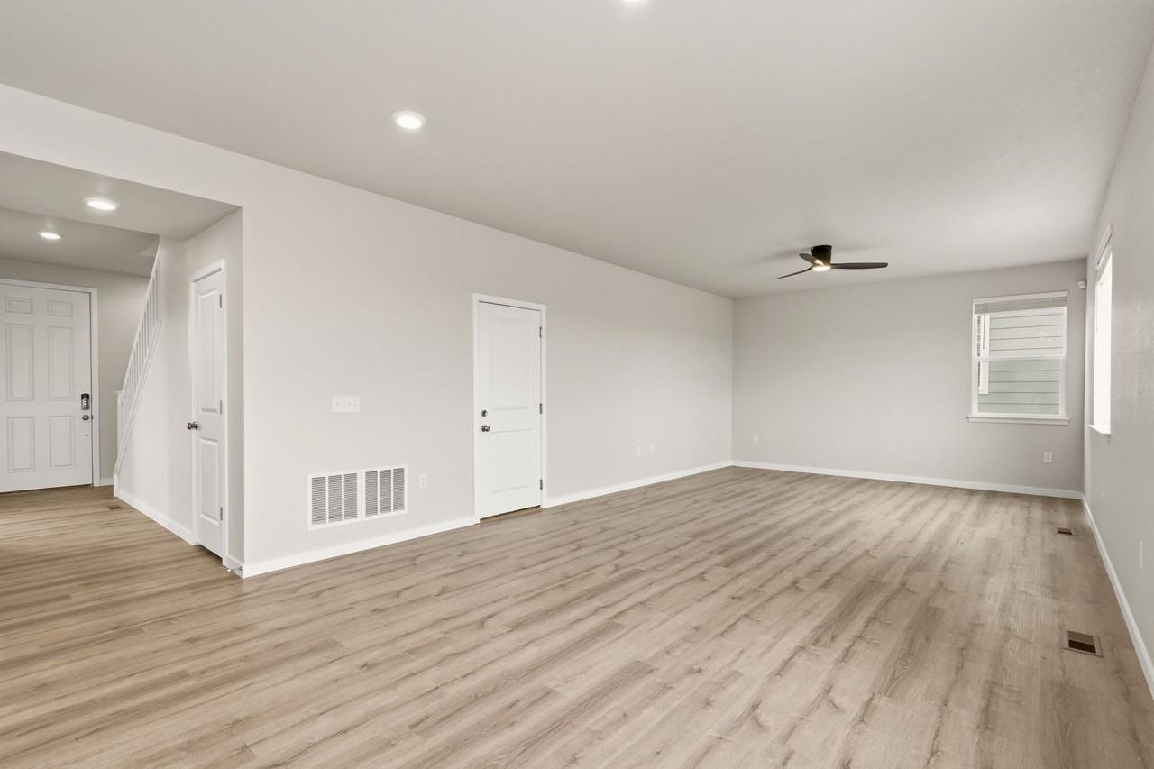 910 Hummocky Way - Photo 7 of 28