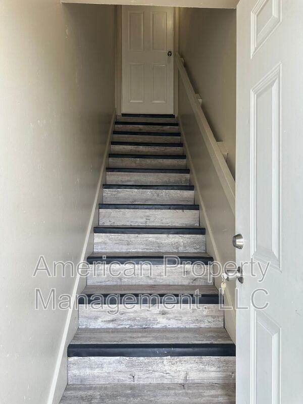 3605 1/2 E 16th St #B - Photo 3 of 19