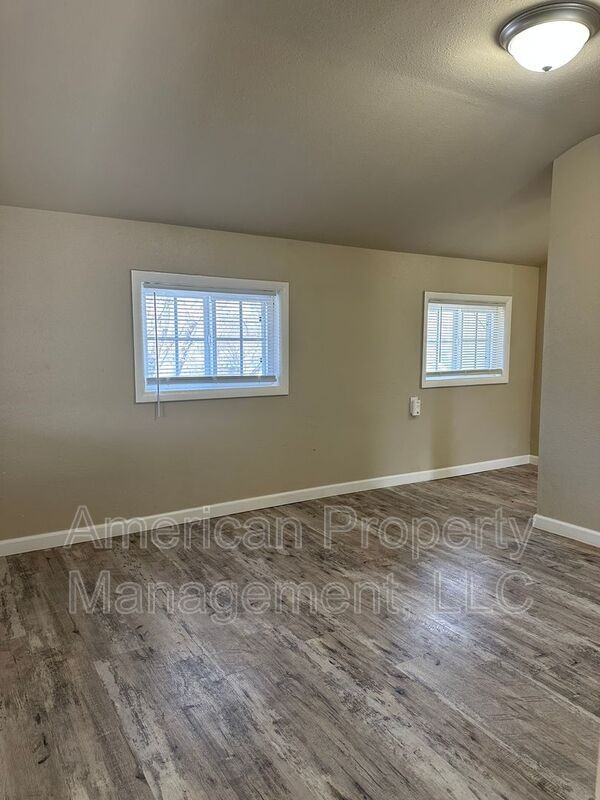 3605 1/2 E 16th St #B - Photo 5 of 19