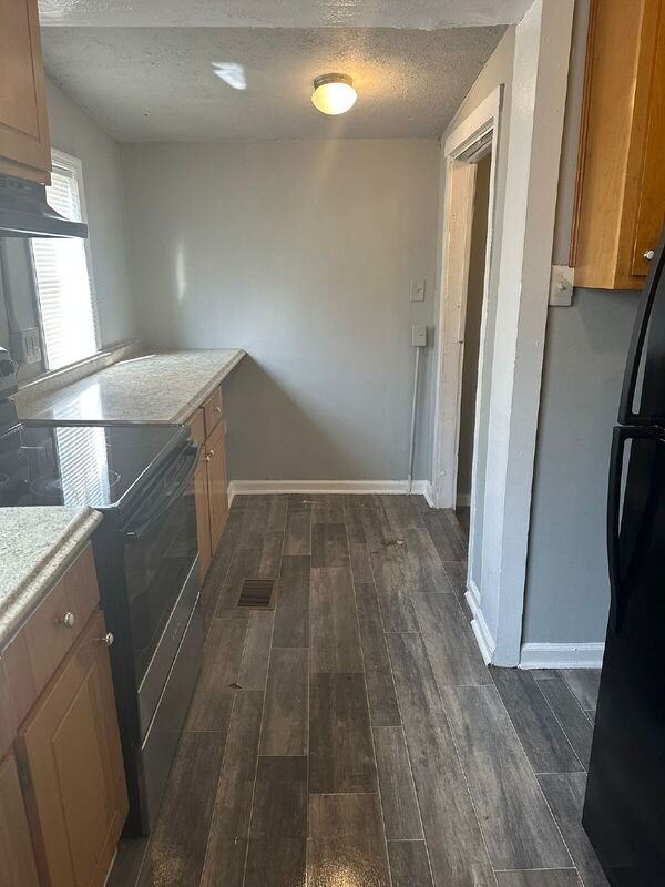 747 E Broadway St - Photo 6 of 29