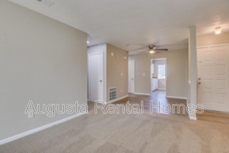 2814 Thomas Ln Apt A - Photo 5 of 21