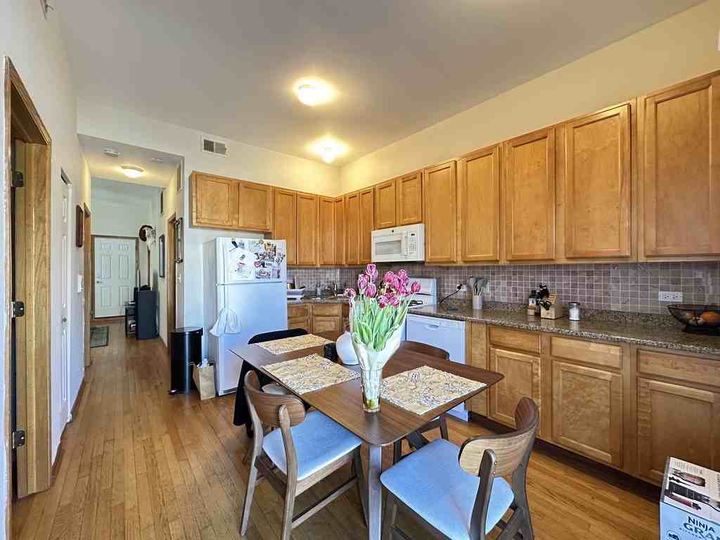 2138 W Chicago Ave #2R - Photo 2 of 21