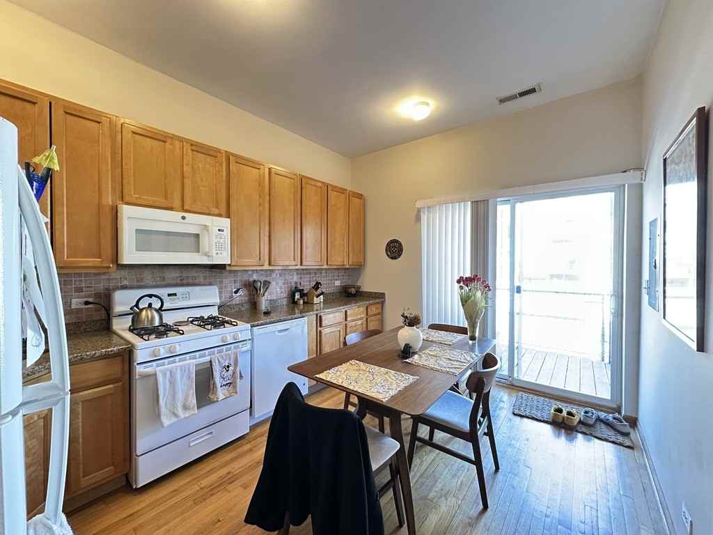 2138 W Chicago Ave #2R - Photo 4 of 21