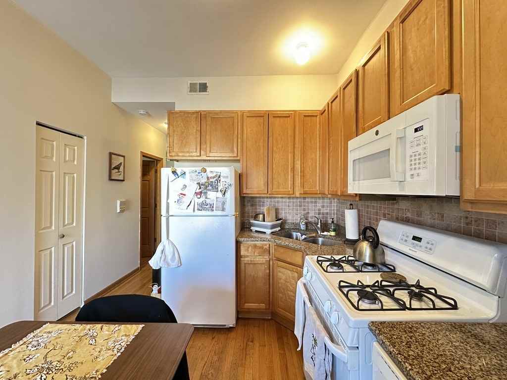 2138 W Chicago Ave #2R - Photo 5 of 21