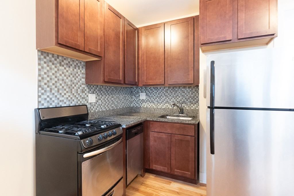 3726 N Pine Grove Ave #1W - Photo 4 of 20