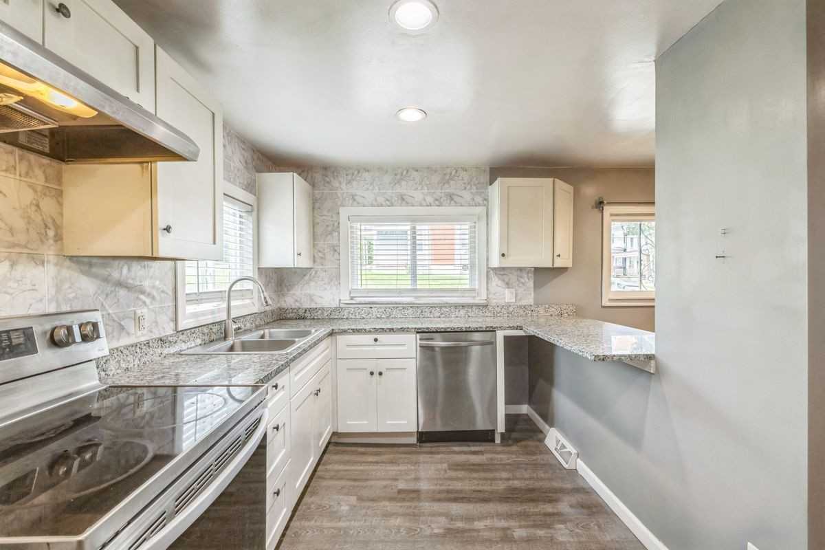 2318 Eccles St - Photo 6 of 20