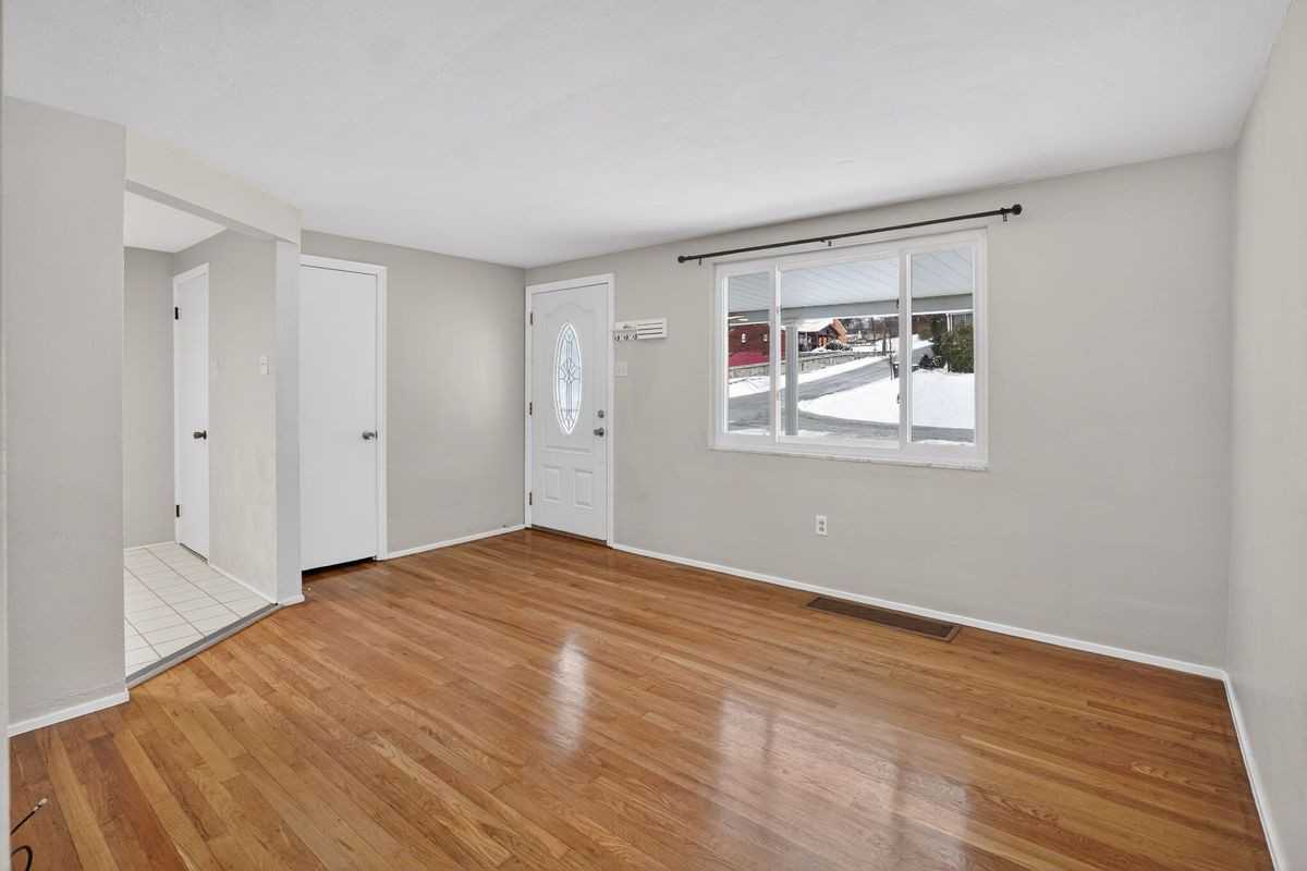 3341 Recker Dr - Photo 5 of 19