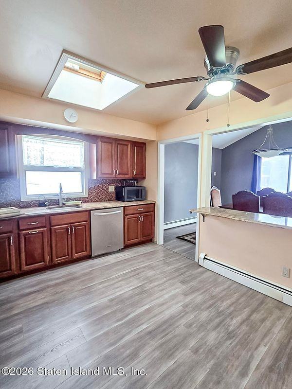 160 Lipsett Ave - Photo 7 of 20