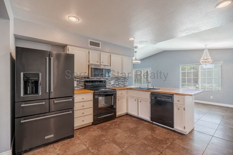 6925 E Jensen St - Photo 6 of 27