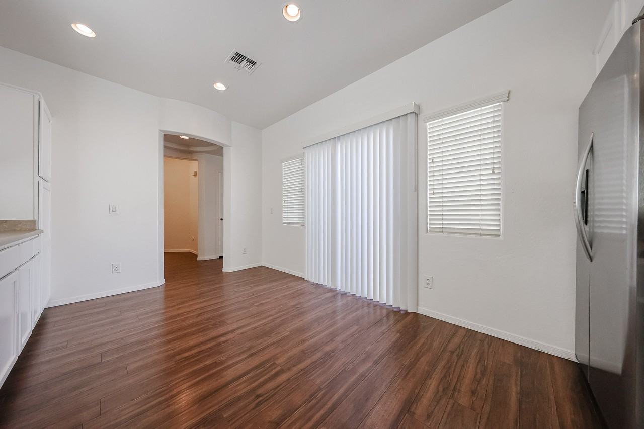 4714 E Laurel Ave - Photo 5 of 33