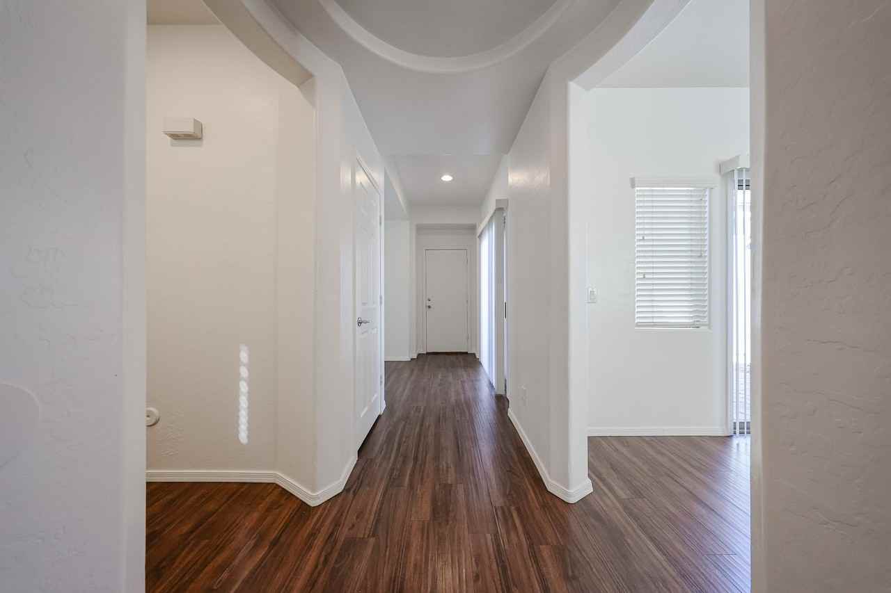 4714 E Laurel Ave - Photo 6 of 33