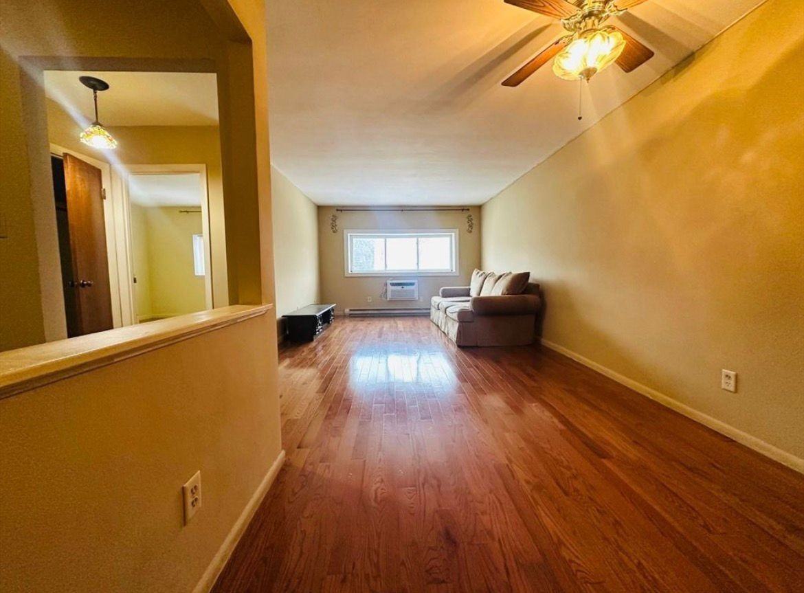 624 Hyde Park Ave #624 - Photo 3 of 8