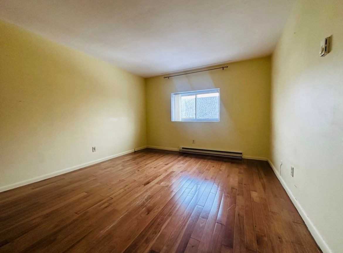 624 Hyde Park Ave #624 - Photo 6 of 8