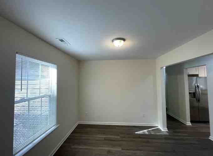 723 Carly Ct - Photo 5 of 11