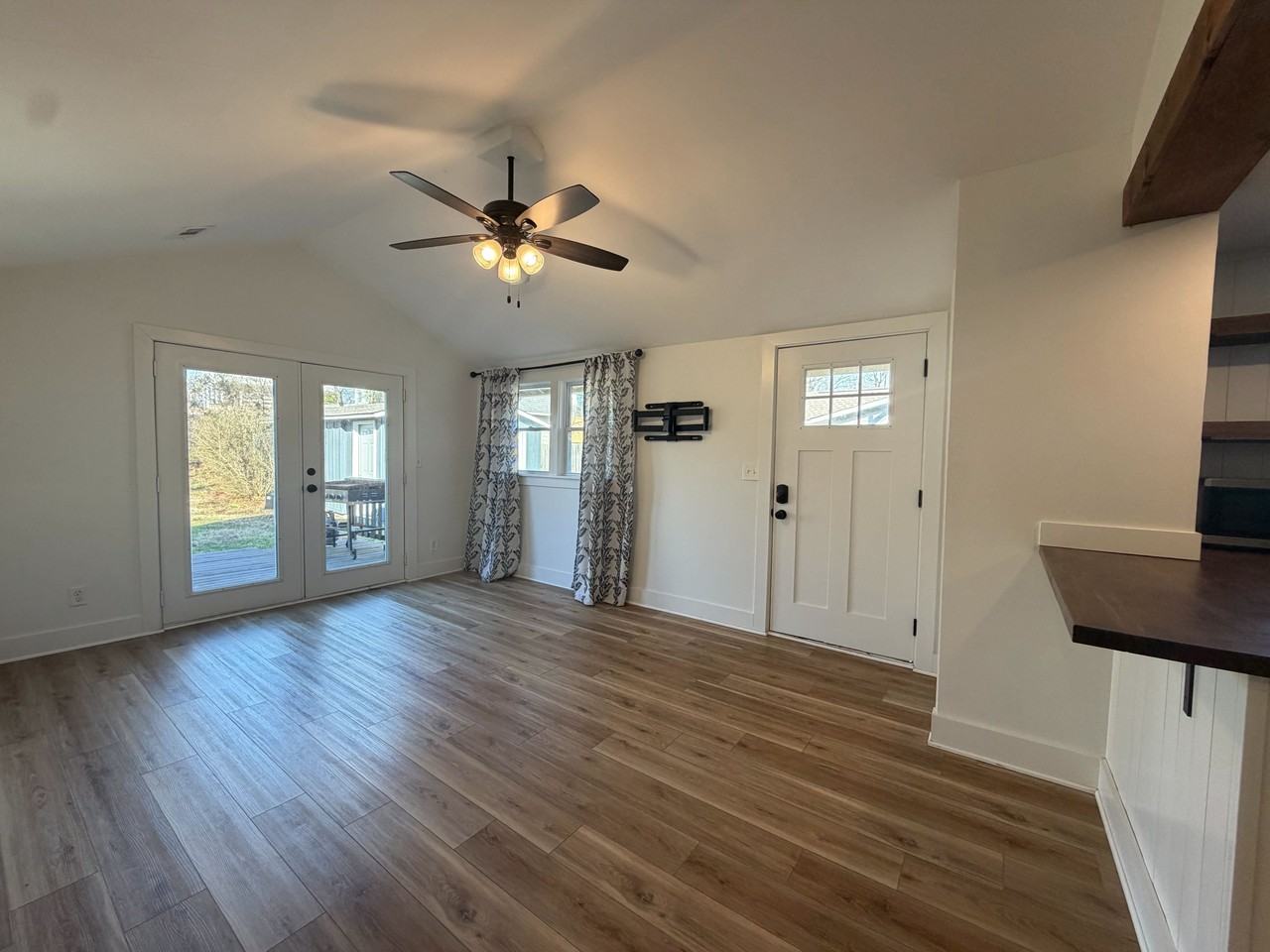 607 Franklin St - Photo 6 of 24