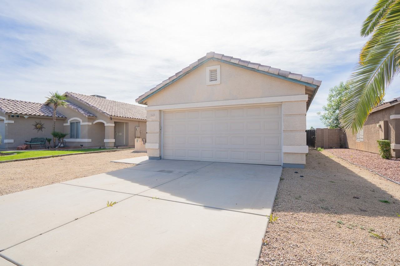 8563 W Mission Ln - Photo 3 of 28