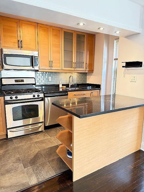 10525 67th Rd #4H - Photo 7 of 20