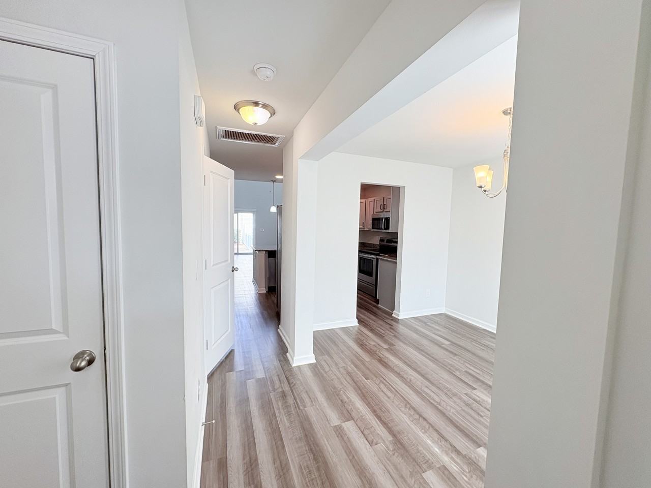 1123 Fairway Ln - Photo 3 of 28