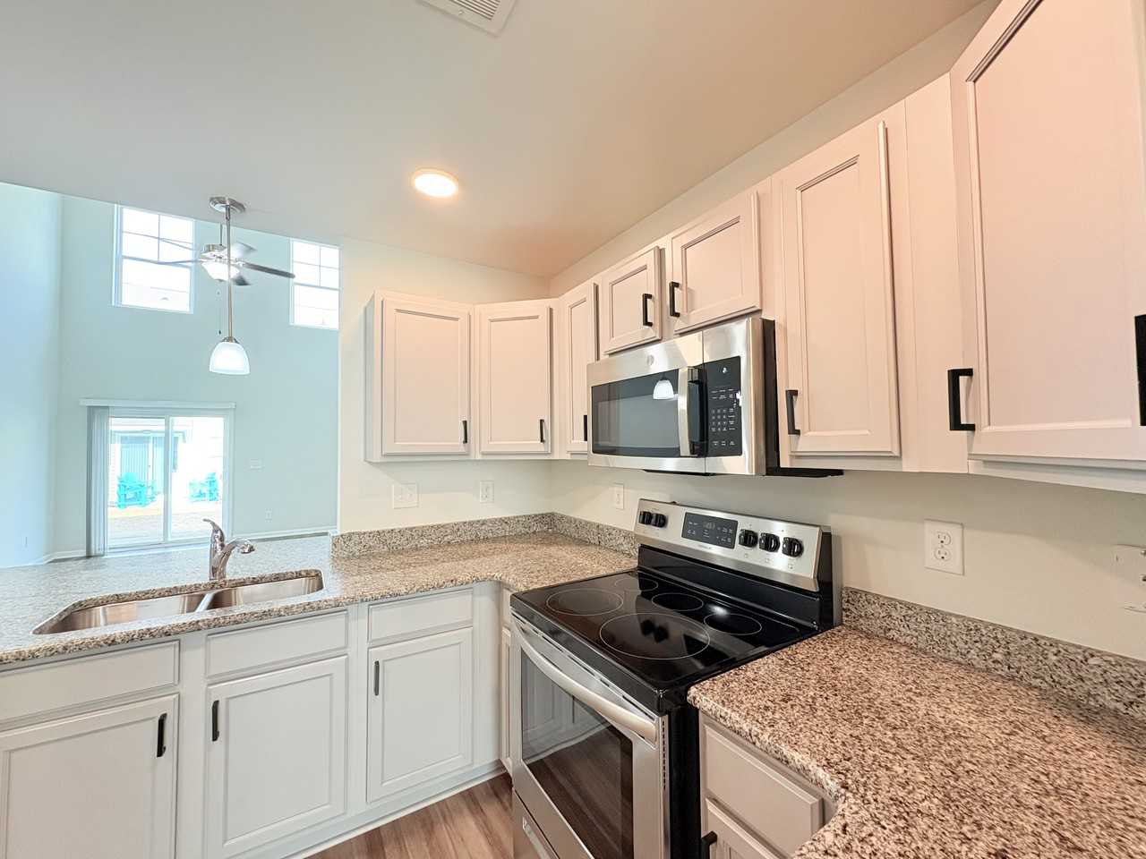 1123 Fairway Ln - Photo 4 of 28