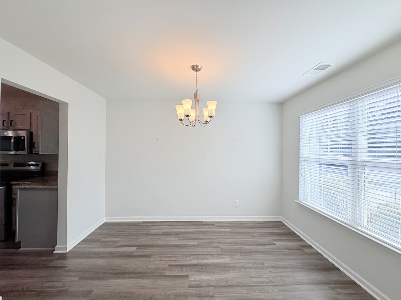 1123 Fairway Ln - Photo 7 of 28