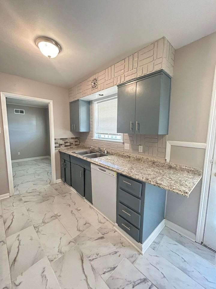 4437 Hodge Rd - Photo 2 of 17